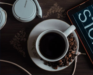 Those queuing and waiting in the scorching sun are the first carnival in China Those queuing and waiting in the scorching sun are the first carnival in China